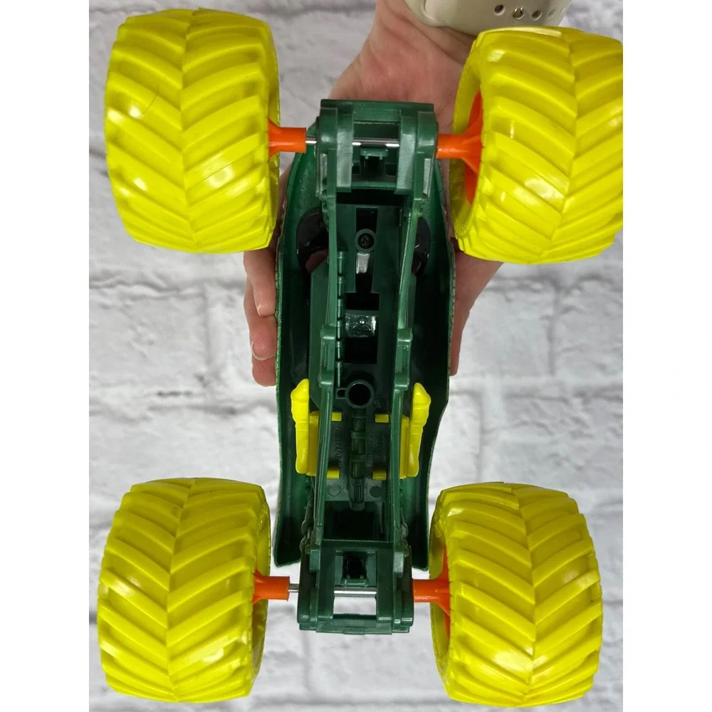 Monster Jam Dragon Monster Truck Kids 1:24 Green Excellent Die-Cast BKT Tires‎